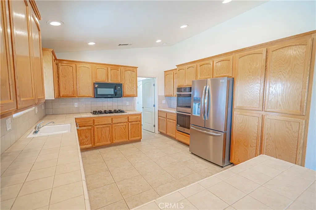 8825 Beekley, Pinon Hills, California 92372 home-pic-10